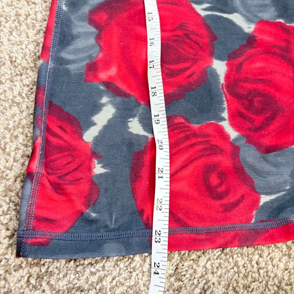 Lululemon Tank Top Women 6 Red Rose Print Racerback Shelf Bra Rare Gym Yoga